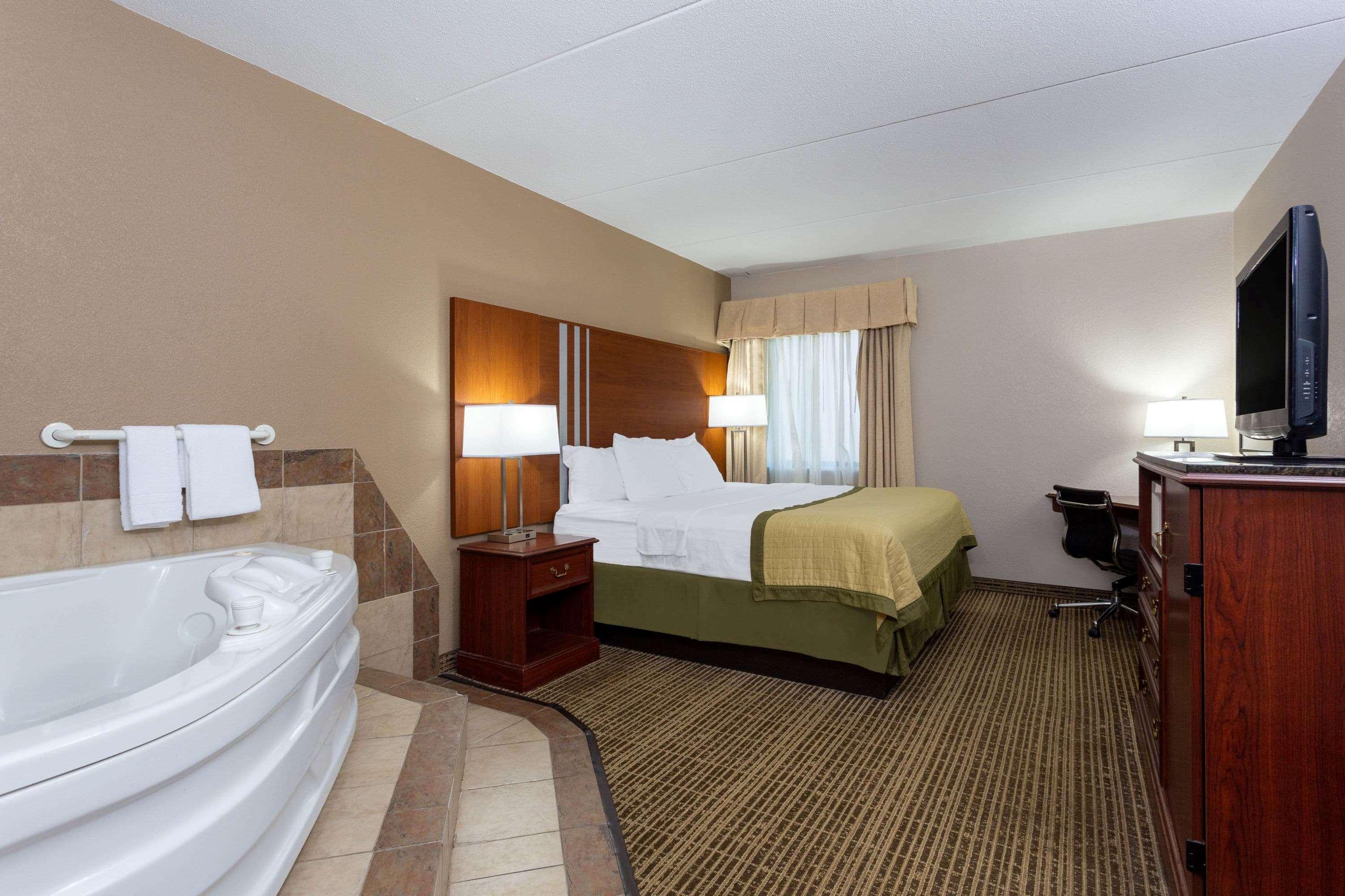 Hotel Baymont By Wyndham Elkhart Esterno foto