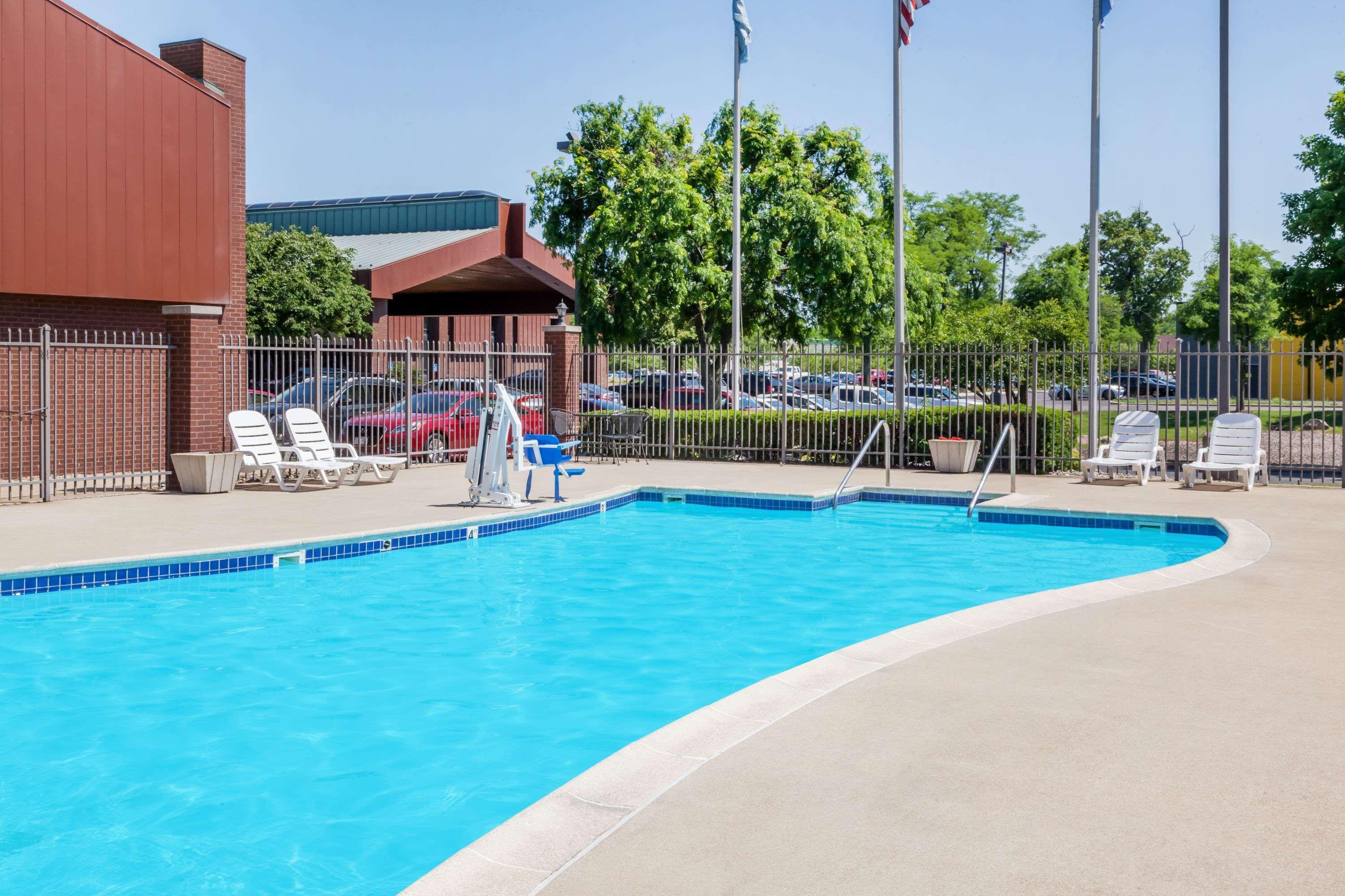 Hotel Baymont By Wyndham Elkhart Esterno foto